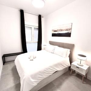 Convenient, Charming Apartment 15 Mins from City Center