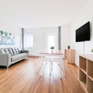 Tolstov Apartments - 2 Room Apartments - Terrace - 25 Min to Messe DUS