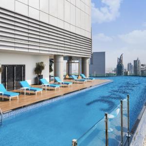 Luxury Dubai High Rise, Skyline Views