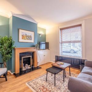2BR Character Home Minutes from Windsor, Private Garden - By Tempstay