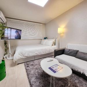 Moon House In Seoul #Quiet #Airport transport nearby#1 min to line2 nakseongdae subway