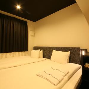 HOTEL TRAD Replay