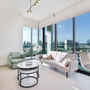Savis Home - Enjoy the City Skyline View 1BR in Binghatti Venus JVC