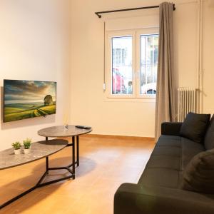 Oculus Ippokratous Apartment by Live&Travel