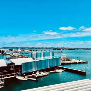 New Waterfront Penthouse on Princes Wharf with Harbor view! The heart of Auckland City! Free Parking!