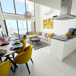 F16 Apartment Deja Blue with Rooftop Terrace
