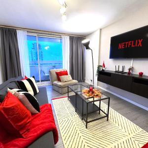 Skyline apartment, London, Canary Wharf, River side view and street Parking permit
