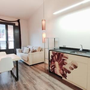 Montserrat Apartments by gaiarooms