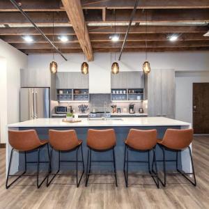 Walkable Downtown Loft with King Bed & Self Check in