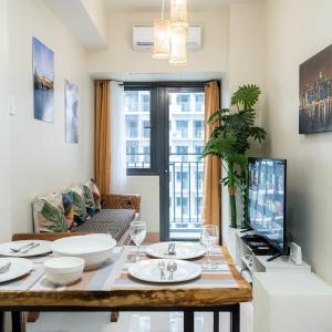 A2J Luxury 1BR Suite beside SM Mall of Asia