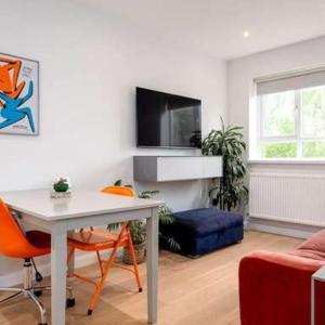 Stylish Brixton Hill Studio with Modern Charm