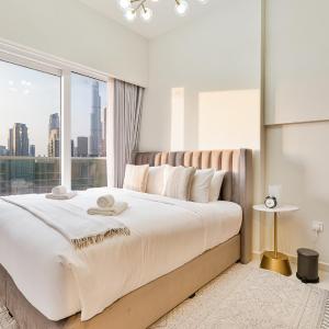 Amazing 1BR APT with Burj Khalifa Views