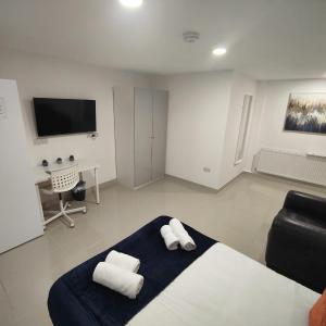 Leeds 3 Bed En-suites Apartment Retreat- Sleeps 9