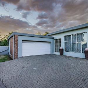 3 Bedroom private luxury complete house