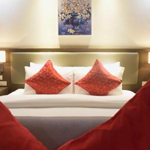 Luxe Suite at BCCT - BGC's Prime Studio - Gym, Infinity Pool with breathtaking skyline view