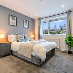 Cosy 2-Bedroom Central Home with Private Hot Tub