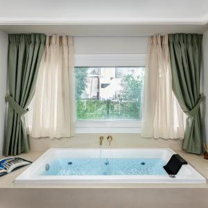The Athenian Aroma - Suite with Jacuzzi