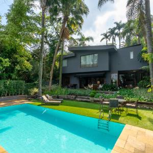 Linda casa em rua fechada com vista próxima ao shopping Cidade Jardim