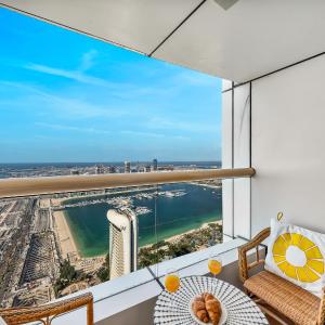 Iconic Palm & Sea Views on 58th Floor Skyline Apt