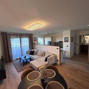 Olympie, airport, train and tram station Fully equipped for 3 peoples