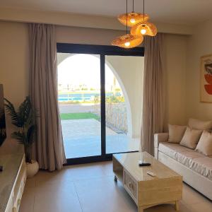 Stylish 1BR Ground With Free Pool & Lagoon Access In Gouna