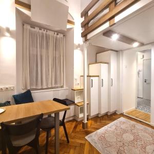 Courtyard Studio City Center