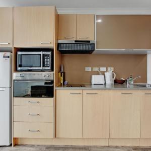 City Verve 2BR Apt with City Views and Wi-Fi