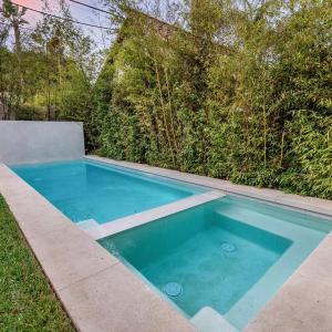 Luxurious 4BR Home with Pool, Jacuzzi and Free Parking