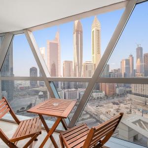 Luxury 2BR with Pool Near Dubai Mall, Burj Khalifa, Metro