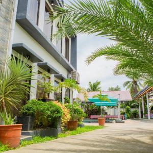 Rainiers Resort House or Villa Accommodation