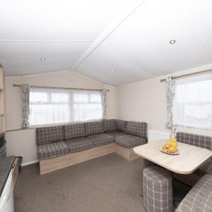 Suncrest Caravan by Belvilla