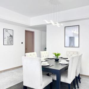 Executive modern elegant and classy furnished apartment in kilimani with amazing city views,heated swimming pool ,fully fitted gym and children play area and proximity to major shopping malls ,clubs and restaurants
