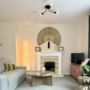 Central (yet tranquil) modern apartment with free Parking. Located in York's historical building