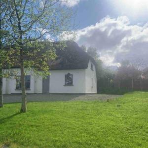 Fionas thatched cottage eile
