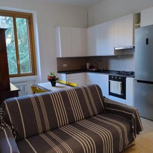 Renovated apartment near metro and station - BnB Laurana