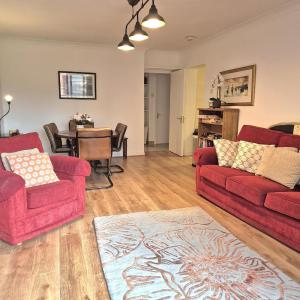 Modern Two Bed Apartment with Parking