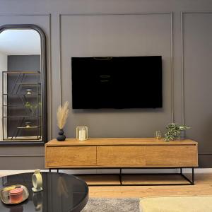 Cozy Velvet Noir, Modern & Luxury Apt, Parking