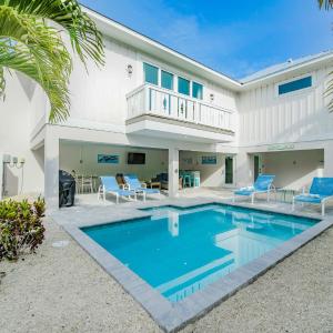 Fins Up - New Home wPrivate Heated Pool 4 Min Walk to Beach wBeach Gear