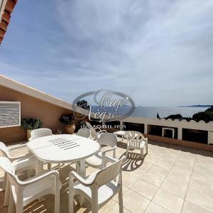 Appartement avec terrasse et vue mer proche de la plage du Rayol