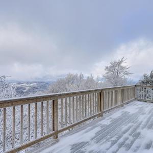 2 Mi to Ski Resort Beech Mtn Home with Fire Pit!