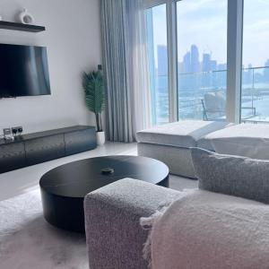 A Luxurious 2 Bedroom Emaar Beachfront Apartment in Palm Jumeirah