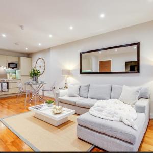 Modern 2-Bed, 2-Bath, Clapham Junction, Parking Spot Included