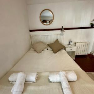 Habitación cama de matrimonio con baño privado