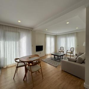 Su Apartment Side