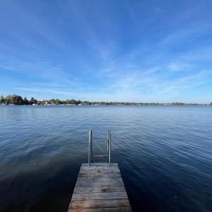 Idyllisches, neu renoviertes Haus mit Steg am See