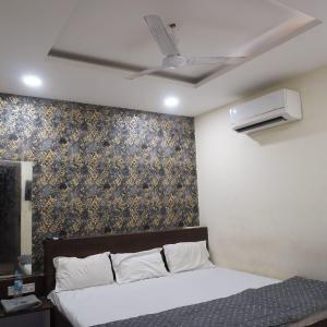 Shreenath Hotel