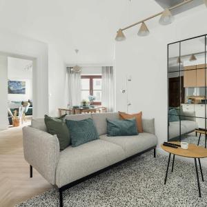 Przestronny Apartament z Biurkiem w Centrum Poznania Blisko Rynku i Parku by Noclegi Renters