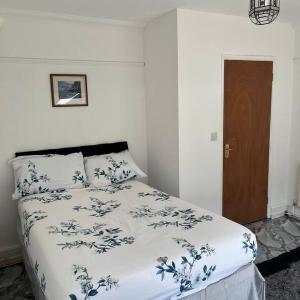 Spacious 4 beds - All Private Bathrooms in Canary Wharf