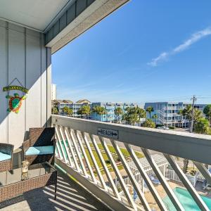 Walk to Beach: Top-Floor Condo in Murrells Inlet