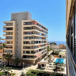 Exquisite Central 2 Bedroom apt, Pool, Views